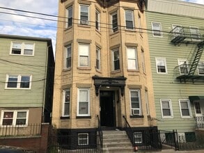 Building Photo - 432 New York Ave