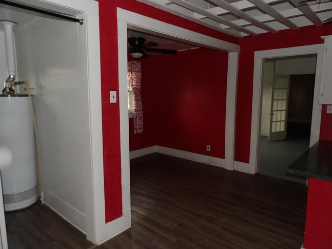 Building Photo - 505 Ave 2 NE