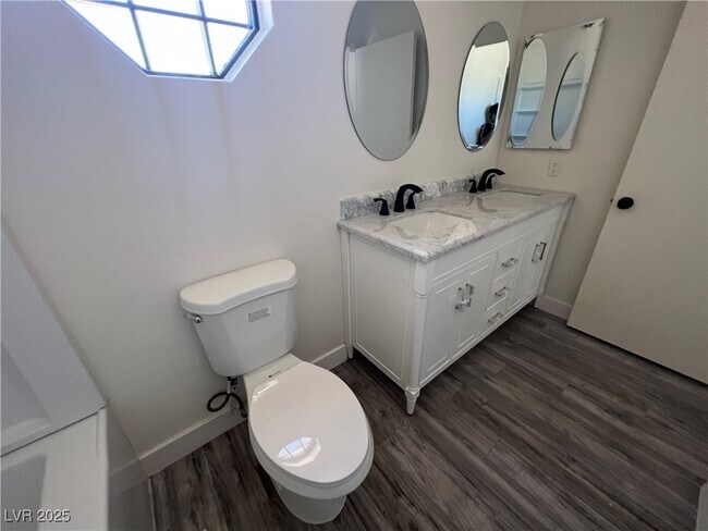 Building Photo - 2805 Willow Wind