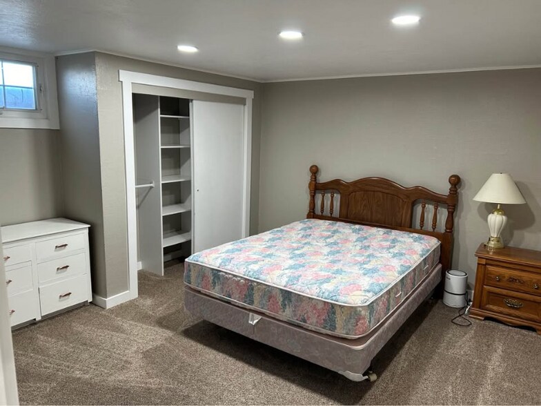 Building Photo - 702 E 21st Pl