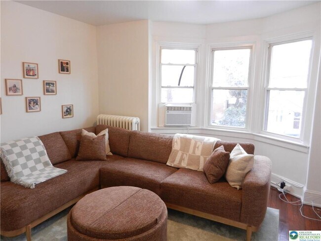 Building Photo - 1428 Center St