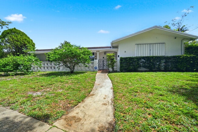 Building Photo - 321 E Chaminade Dr