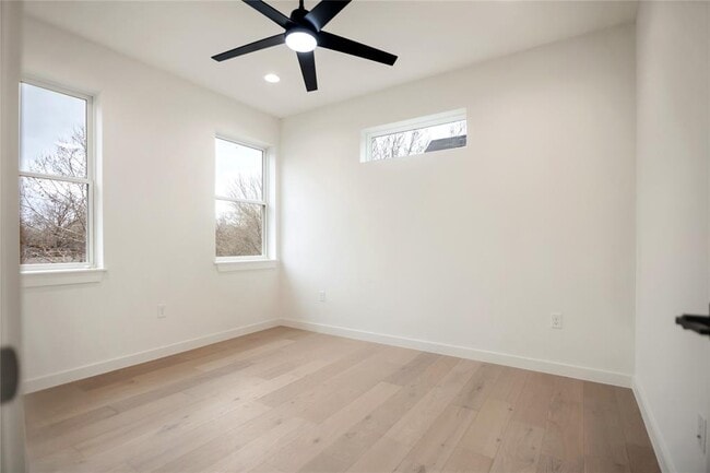 Building Photo - 5305 Ledesma Rd