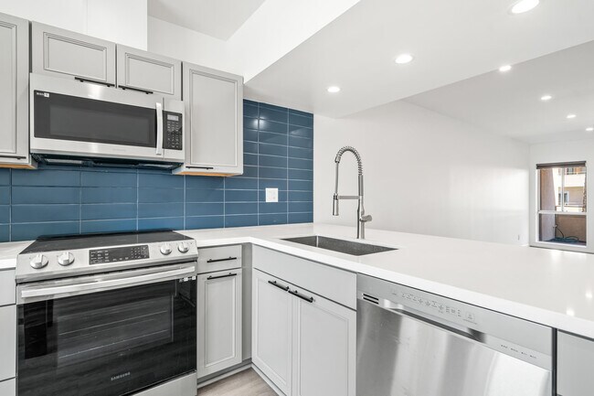 Building Photo - 277 E Alejo Rd