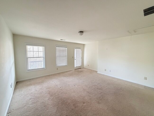 Building Photo - 308 Privet Cir