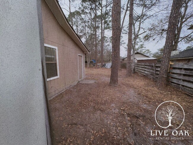 Building Photo - 435 Elm St