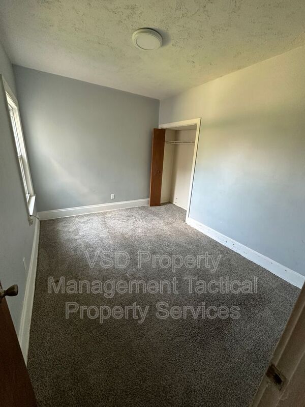 Building Photo - 3281 E 143rd St