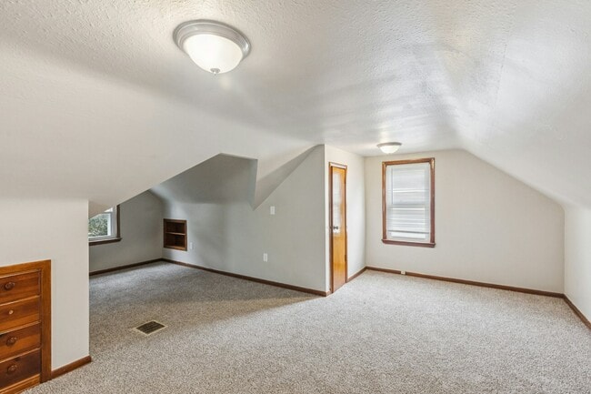 Building Photo - 5185 Clement Ave