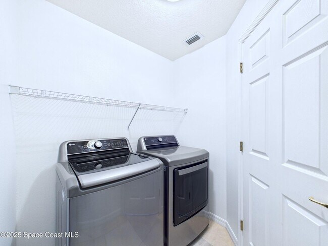 Building Photo - 207 Alcantarra St NW