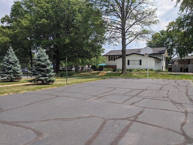 Building Photo - 8516 W 85th St