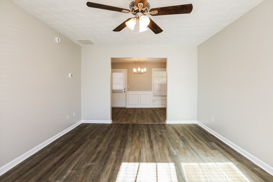 Building Photo - 160 Alton Cir