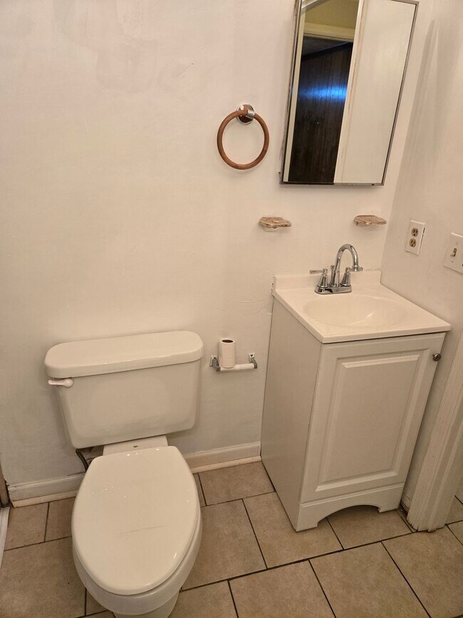 Building Photo - FOR RENT in North Columbus! Available Now!