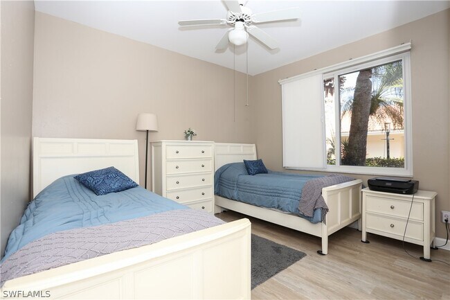 Building Photo - 2265 Hidden Lake Dr