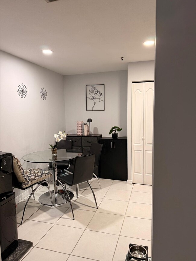 Building Photo - 1453 SW 3rd St