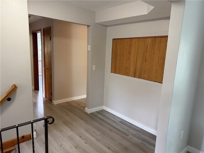 Building Photo - 300 Taylor St