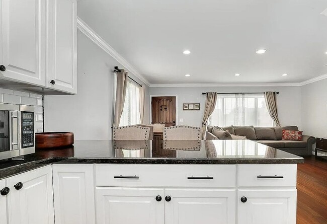 Building Photo - 13927 Leibacher Ave