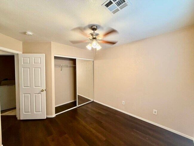 Building Photo - 6068 Laughing Creek St