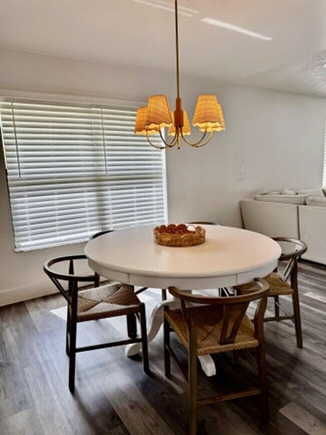 Building Photo - 325 Knotty Wood Ln