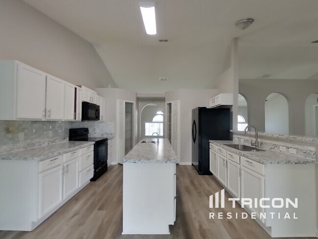 Building Photo - 2232 Nettlebrook St N