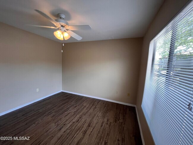 Building Photo - 5751 N Kolb Rd