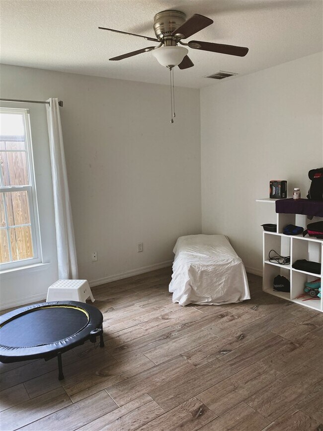Building Photo - 209 7th Ln