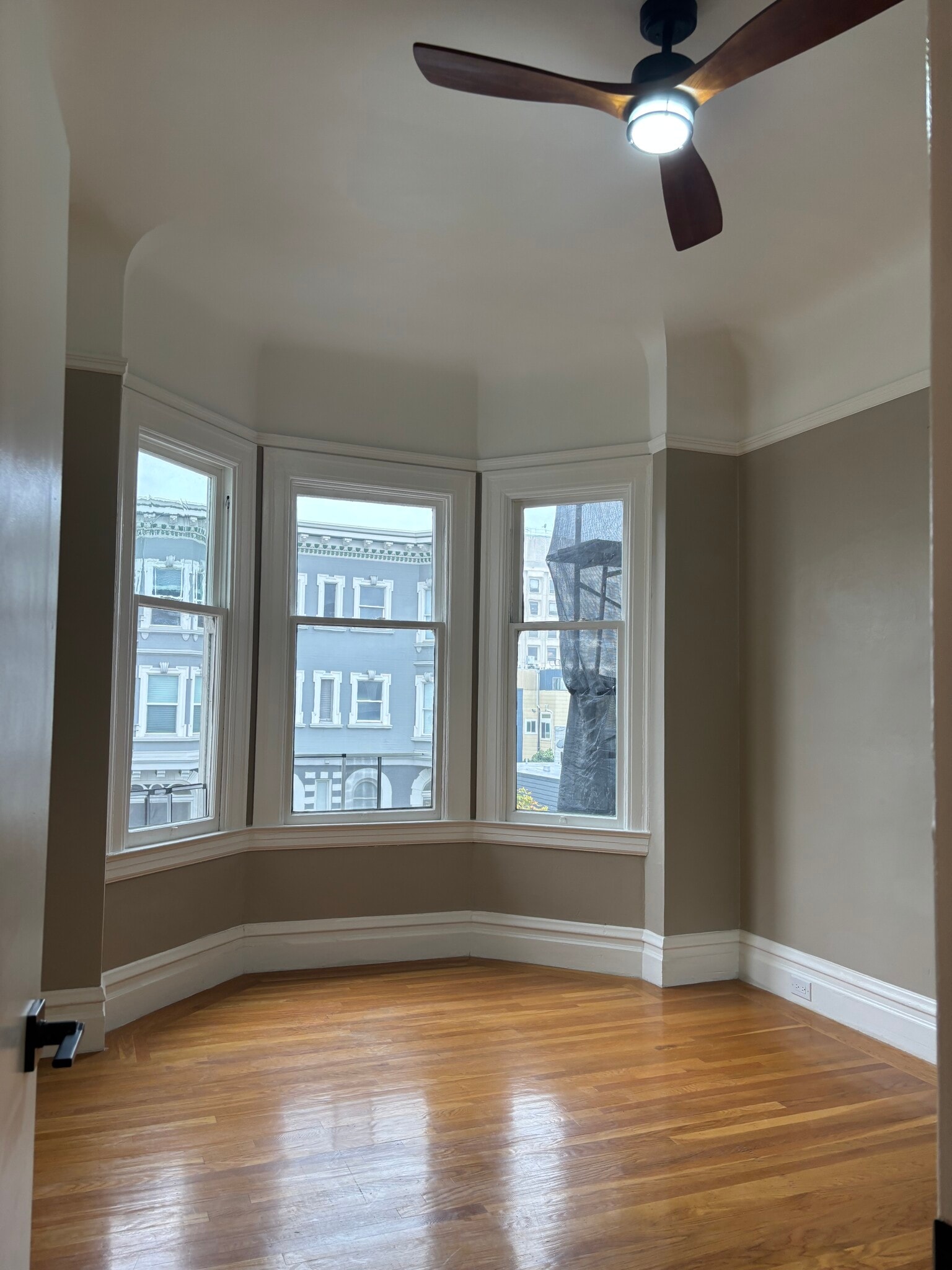 bedroom 2 - 1101 Leavenworth St