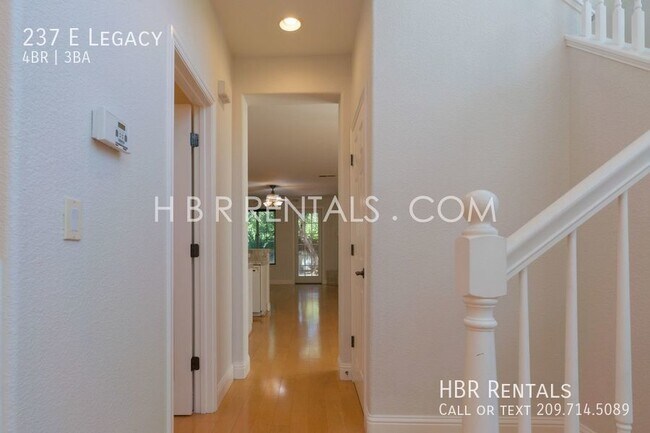 Building Photo - WICKLUND Village 4 Bedroom Home - Gated Dr...