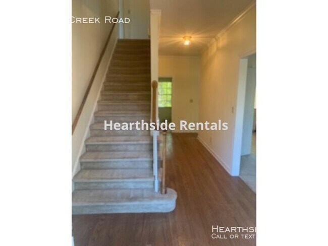 Building Photo - 215 Bent Creek Dr