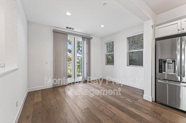 Building Photo - 480 Palisade Dr