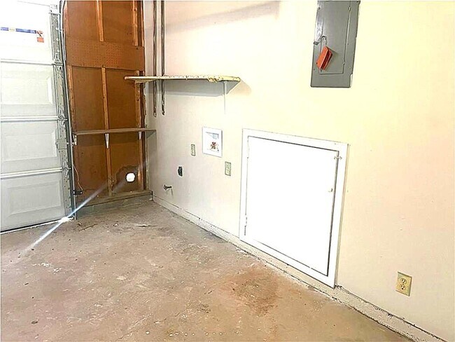 Building Photo - 3205 Brownlee Way
