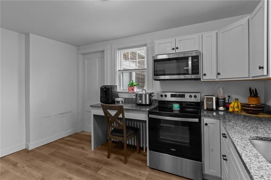 Building Photo - 44 Bedlow Ave