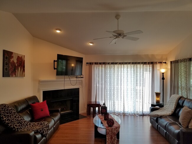 Building Photo - 5476 Victory Cir