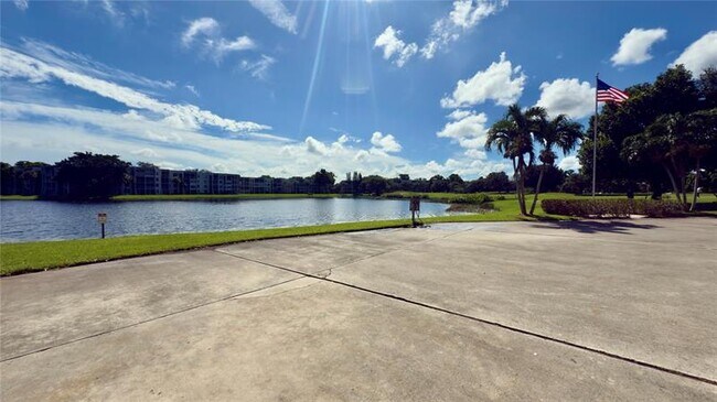 Building Photo - 9340 Lagoon Pl