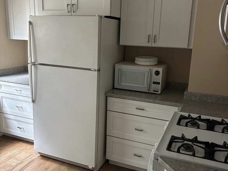 Building Photo - 275 Sterling Ave