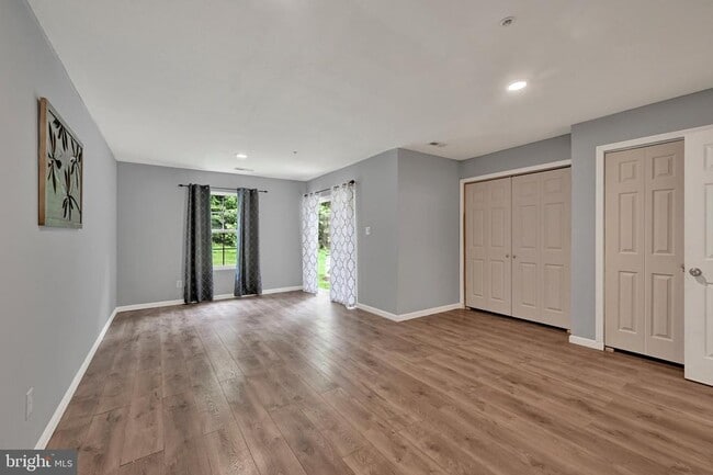 Building Photo - 713 English Ivy Way