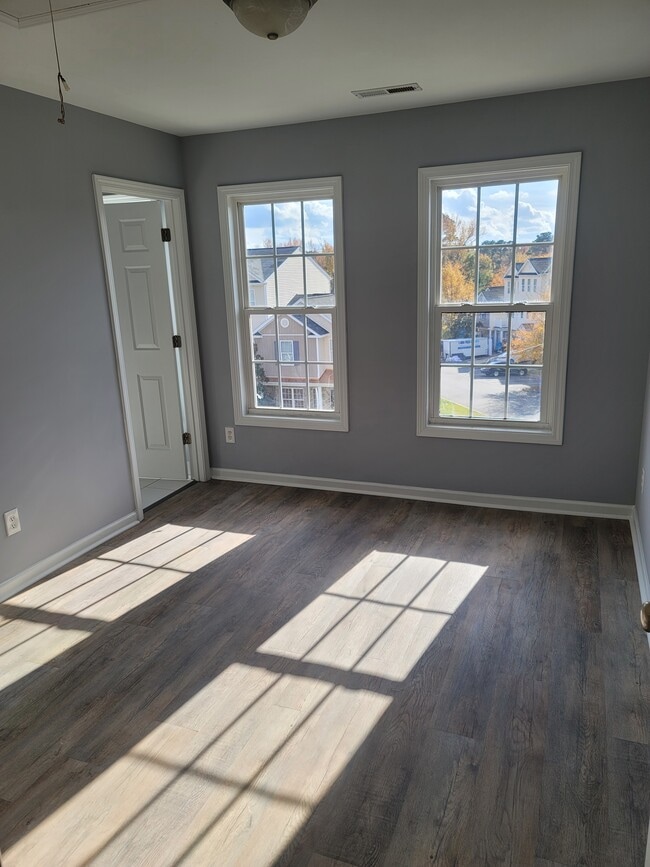 Building Photo - 650 Ganyard Farm Way
