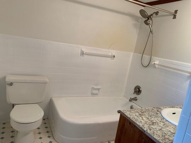 Building Photo - 2 Story Historic Home Near New London Academy