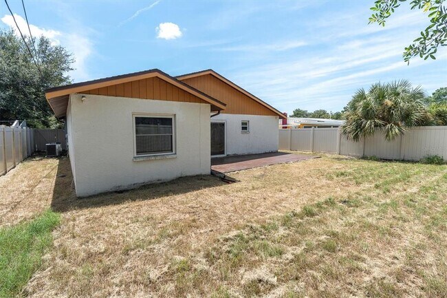 Building Photo - 3235 Hillsdale Ave