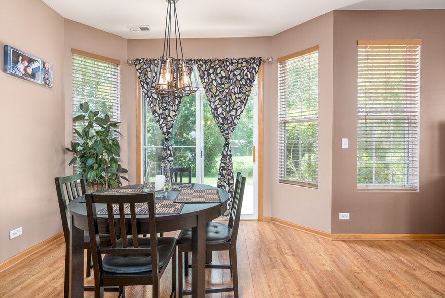 Building Photo - 1440 Millbrook Dr