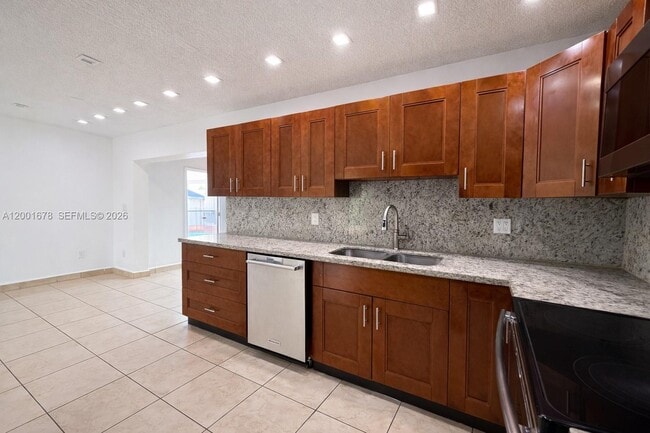 Building Photo - 1220 SW 78th Ave