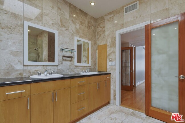 Building Photo - 4443 Ventura Canyon Ave