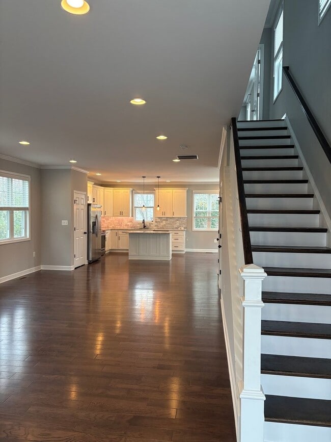 Building Photo - Beautiful Home Conveniently Located in Alexandria w/ Lower Level Suite