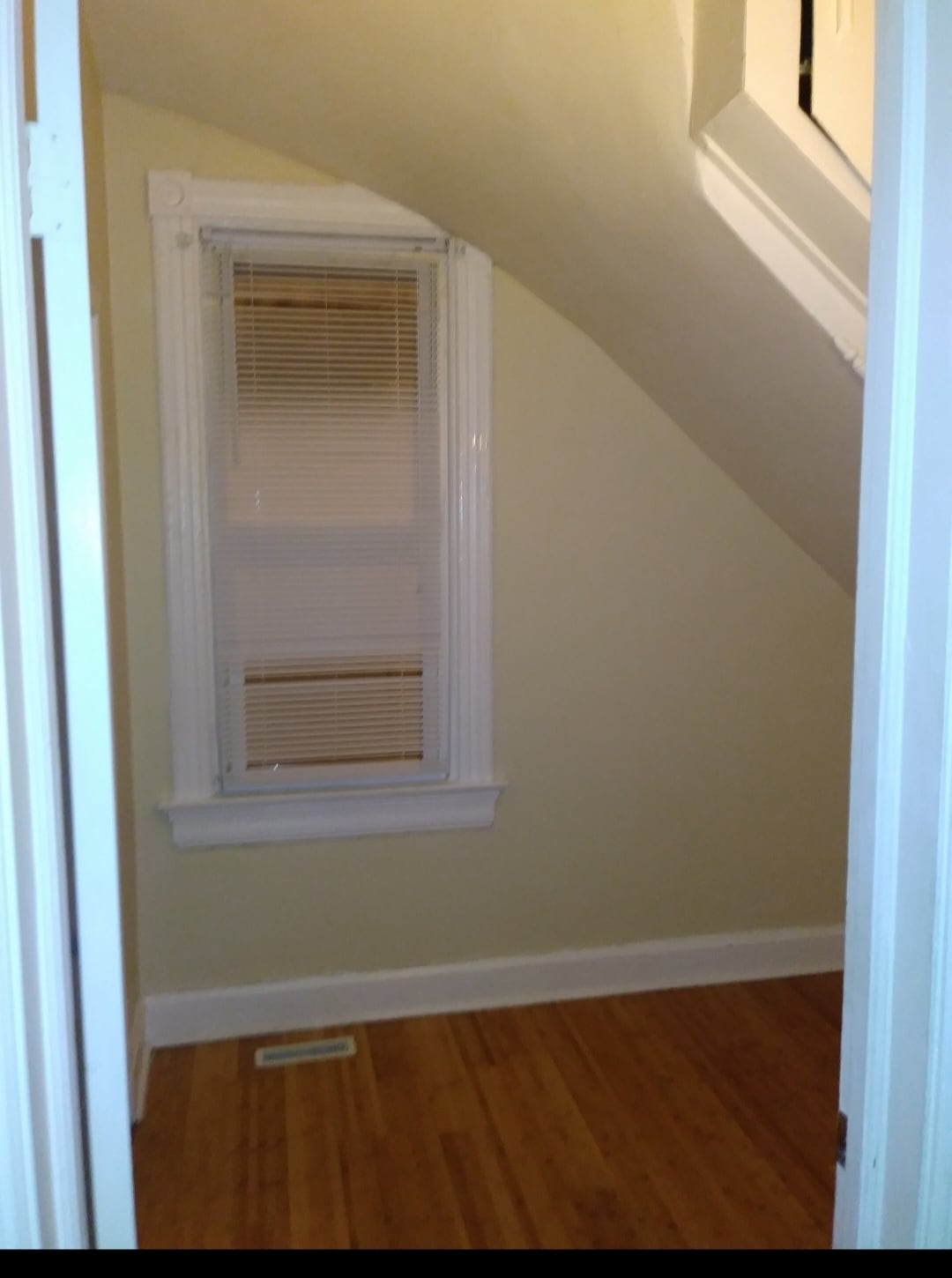 Office/ guest room - 1943 W Oakdale Ave