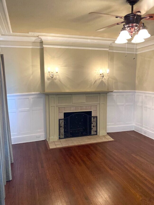 Building Photo - ZERO APPLICATION FEE FOR THIS ALTA VISTA BUNGALOW!