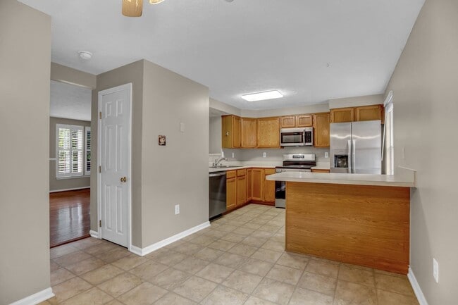 Building Photo - Charming 3-Bedroom Townhome for Rent in Ab...