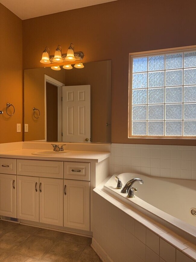 Building Photo - Beautiful Home in Martinez!