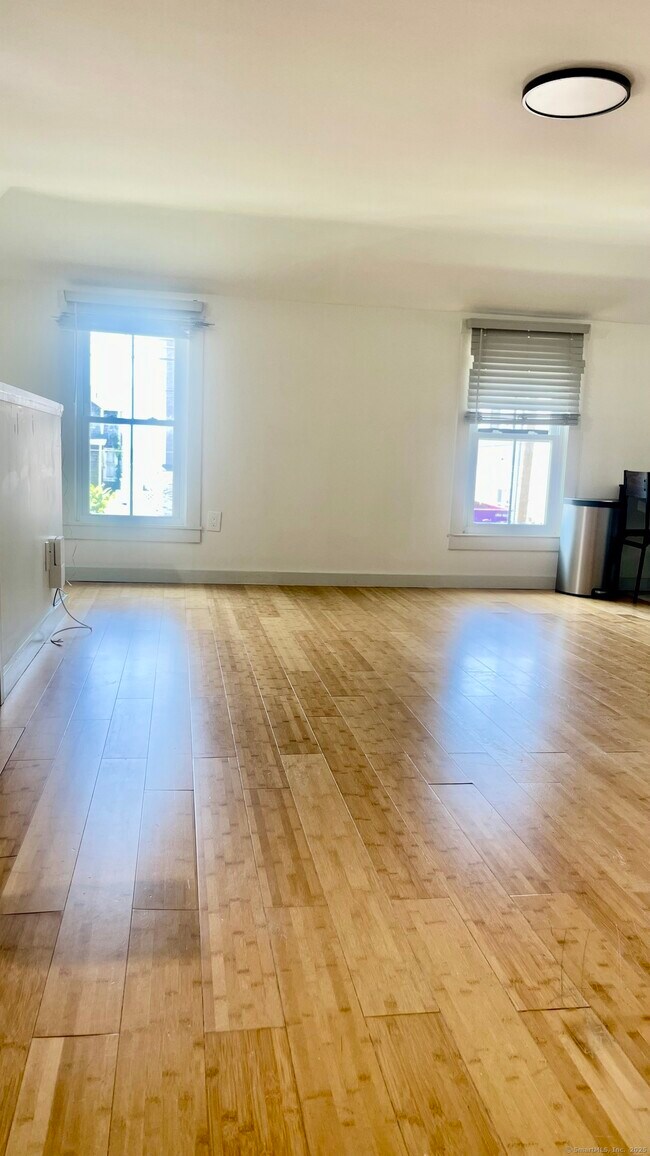 Building Photo - 18A Melba St
