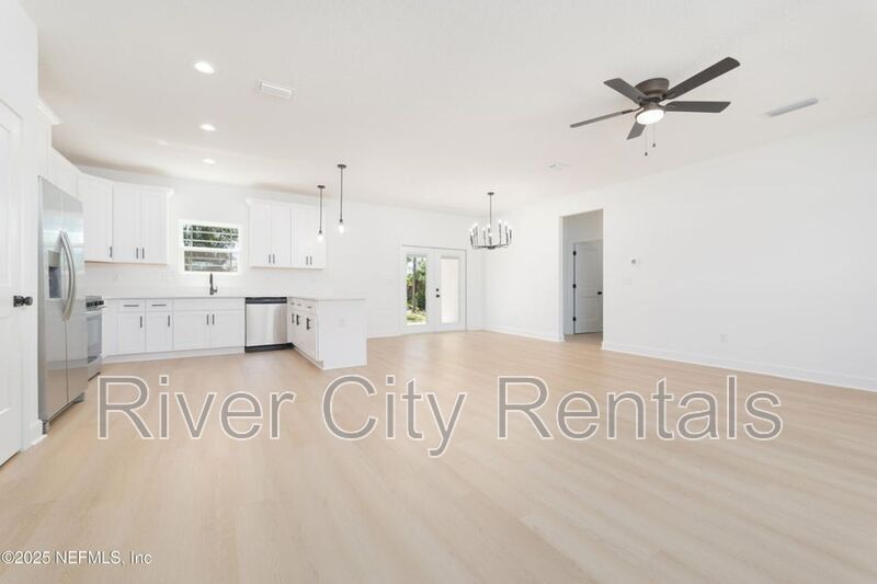 Building Photo - 9261 Dolphin St