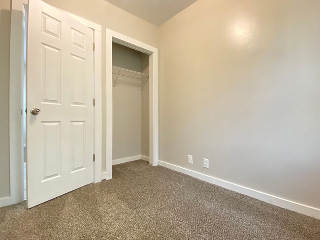 Building Photo - 2 Bed Home With A Den Michigan City