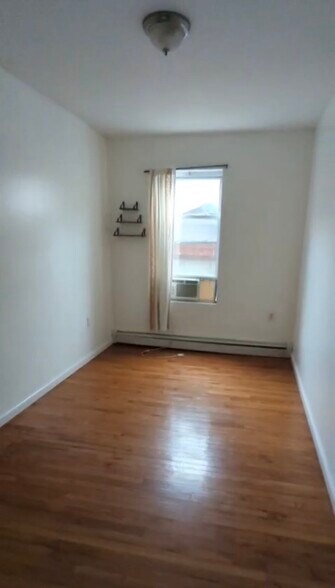 Building Photo - 1142 30th Rd